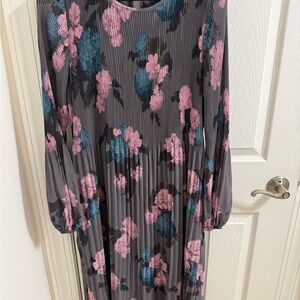 Wilfred Daydreamer Pleated Midi Dress in Gray Floral Print